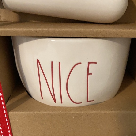 Rae Dunn Christmas Ice Cream Set - Picture 3 of 4